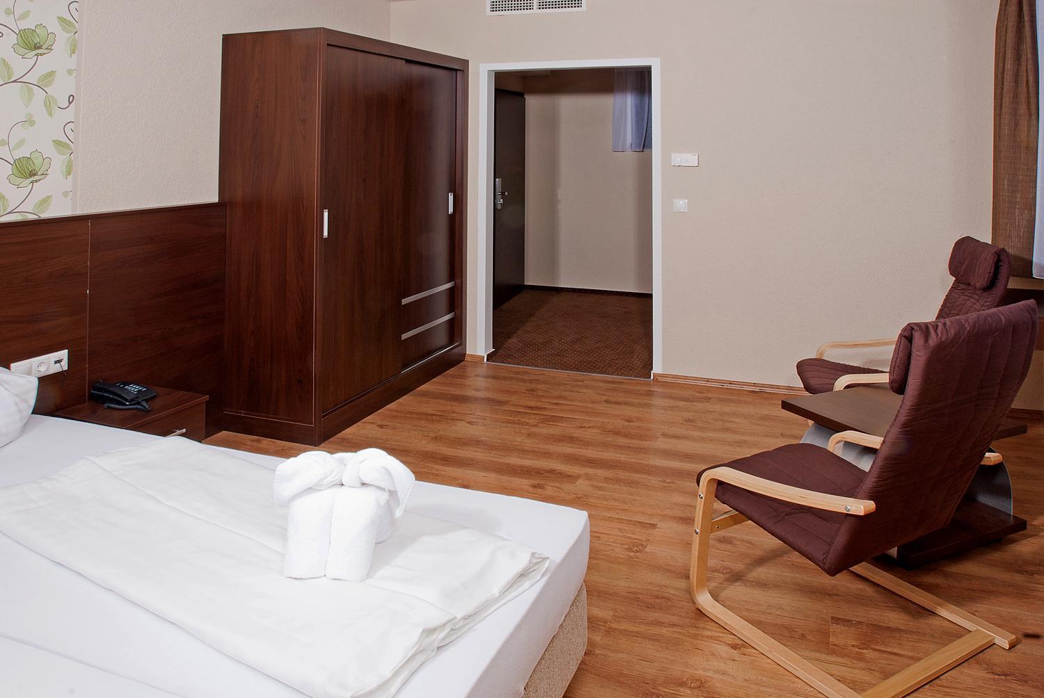 Ezuesthid Hotel Veszprem Exterior photo