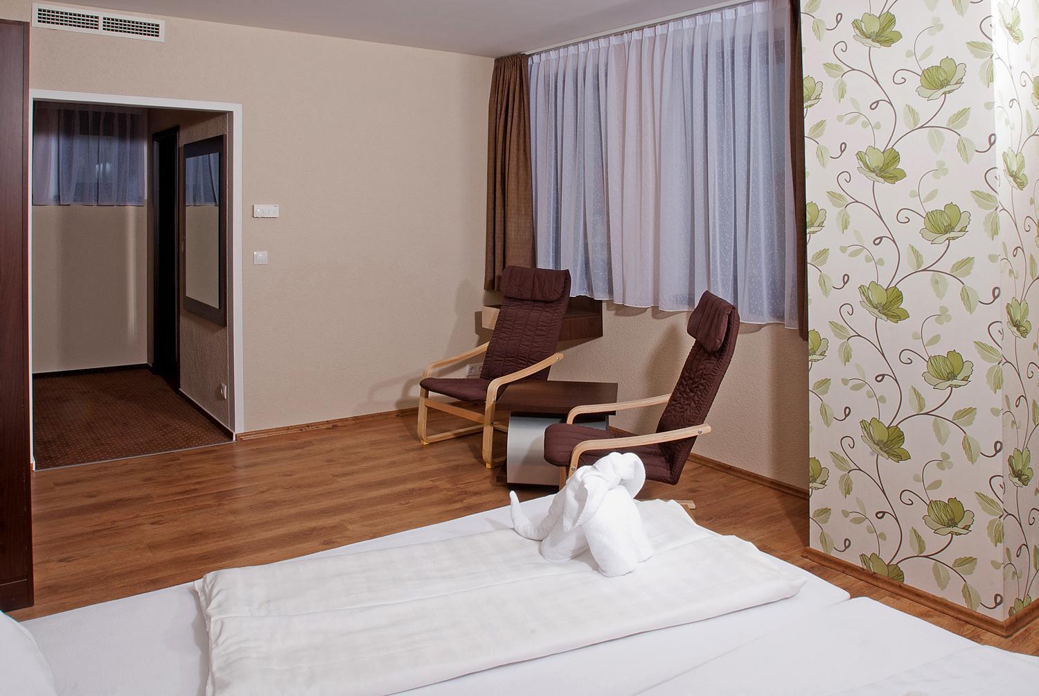 Ezuesthid Hotel Veszprem Exterior photo
