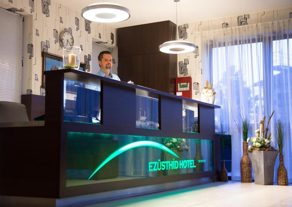 Ezuesthid Hotel Veszprem Exterior photo